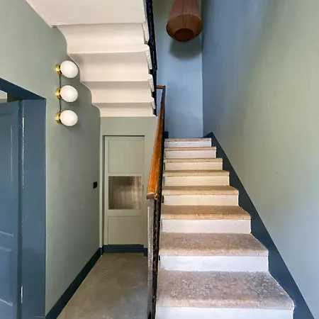 Maison B